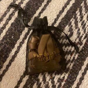 NWOT Victoria's Secret - 2 sets extra bra straps